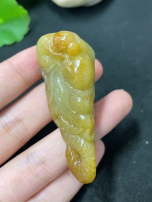 H46575210 和田玉挂件   封侯拜相   皮色成因未定  货品总重约28.7g