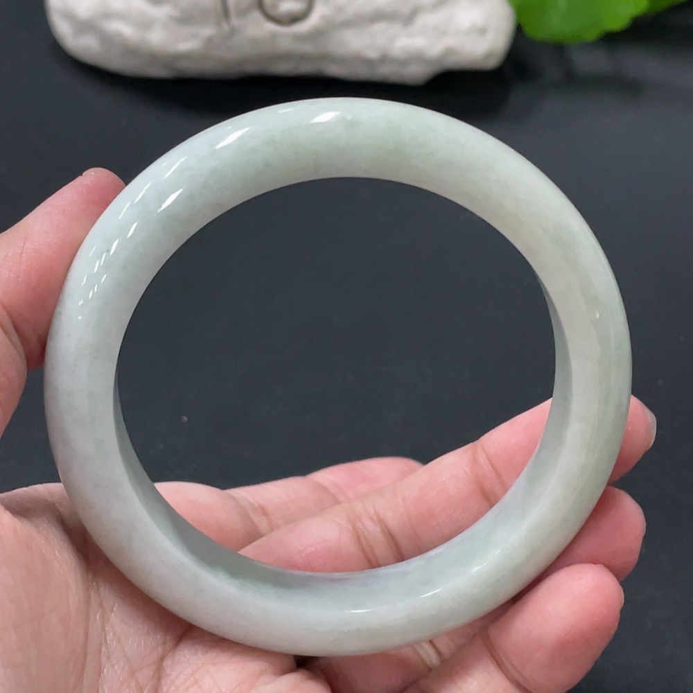 F28194955 Jadeite Circle Bracelet 58.7 Circle Size Gross Weight Approx. 64.27g
