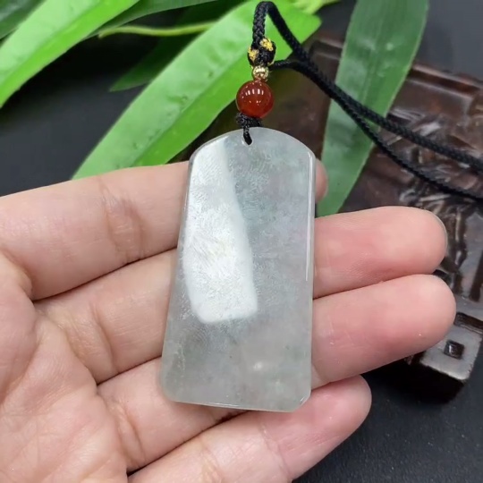 F0753971 Jadeite Plain Pendant with Crack