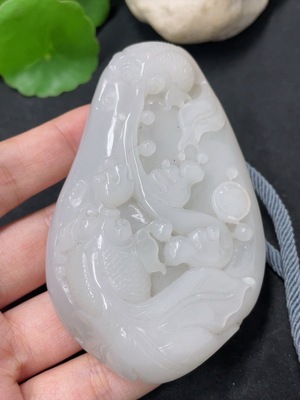 H42957415 和田玉手把件  年年有余  货品总重约（含绳）160.8g
