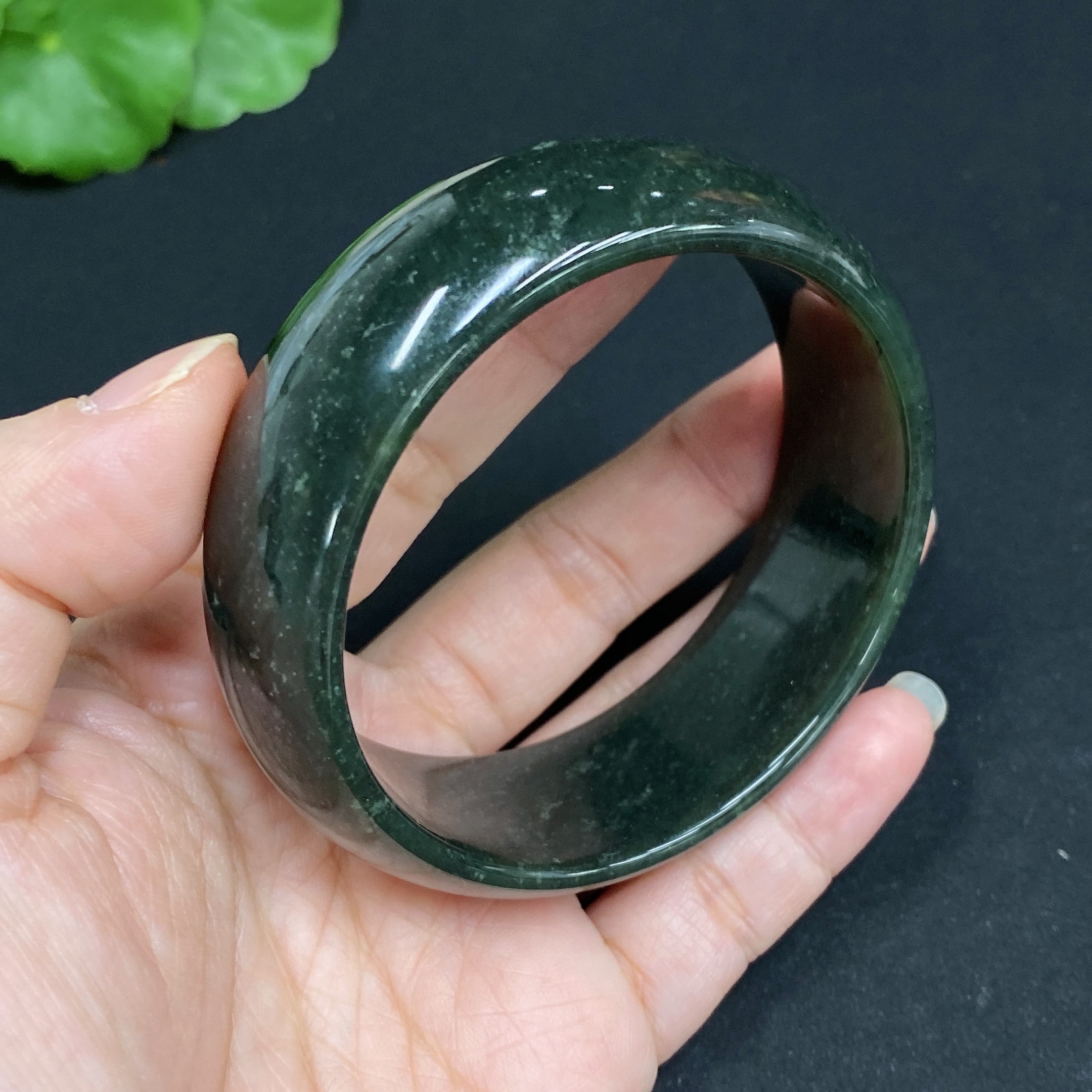 H34015033 Hetian Jade Round Bracelet Size 60.6/56.7 Total Weight Approx. 100.8g