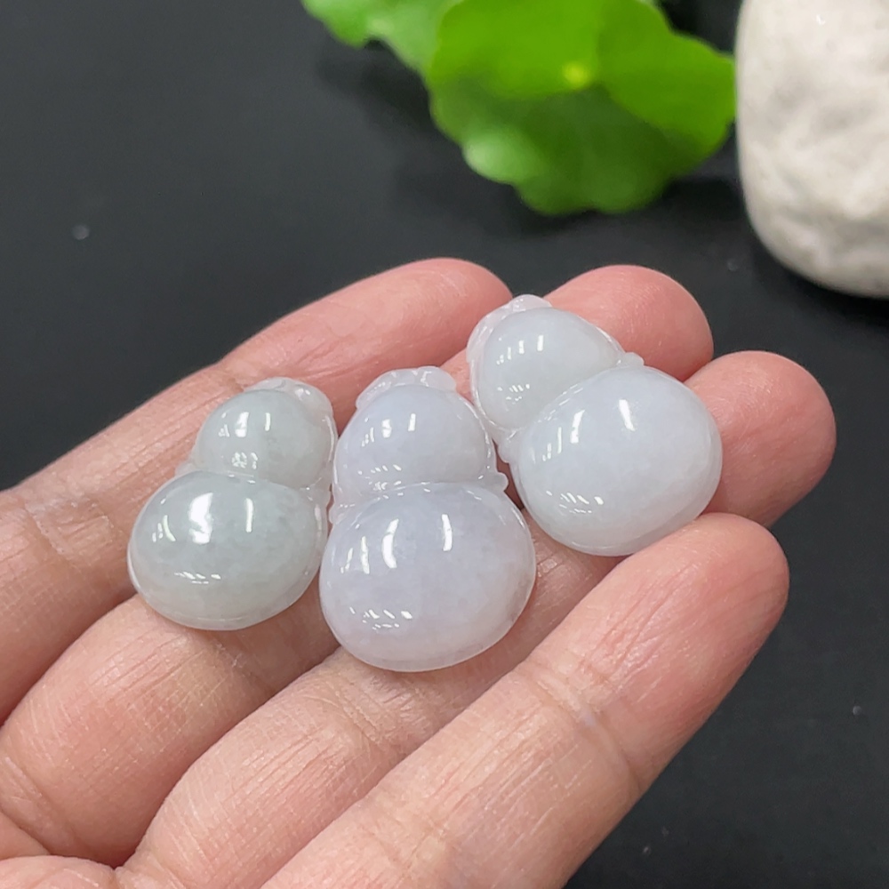 F34978338 Jadeite Gourd Pendant