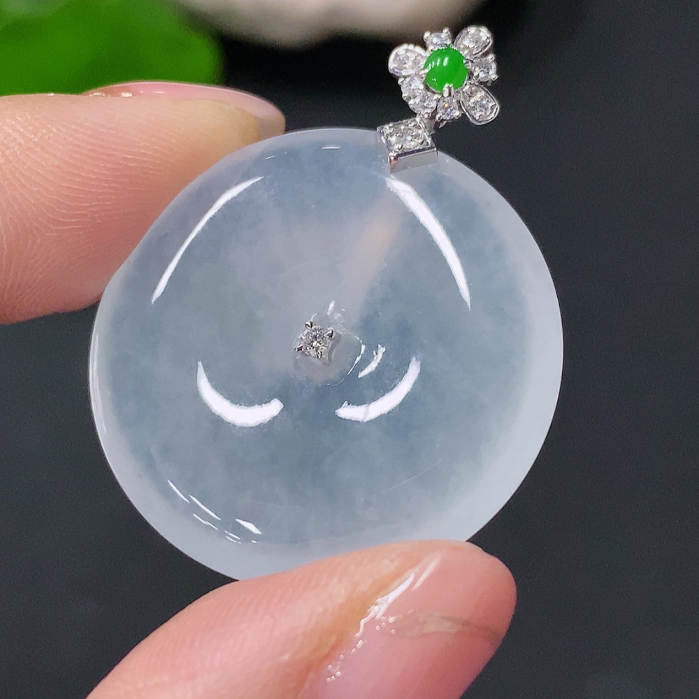 F29320346 Jadeite Pendant Peace Buckle with 18k Gold and Diamond Accents, Total Weight Approximately 8g