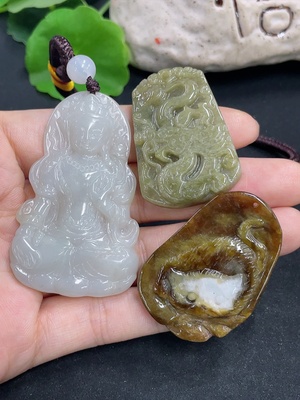 F46562233 翡翠挂件一手走