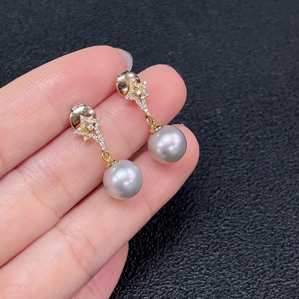 C33891523 18k seawater pearl earrings, color origin undetermined, total weight approx. 3.53g, size approx. 8.7mm
