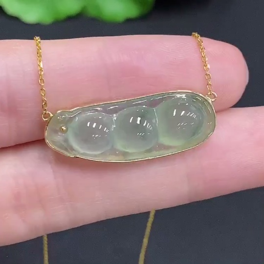 F30554654 Jadeite Lucky Bean Pendant 18k Gold Total Weight Approx. 4.4g (Including Chain)