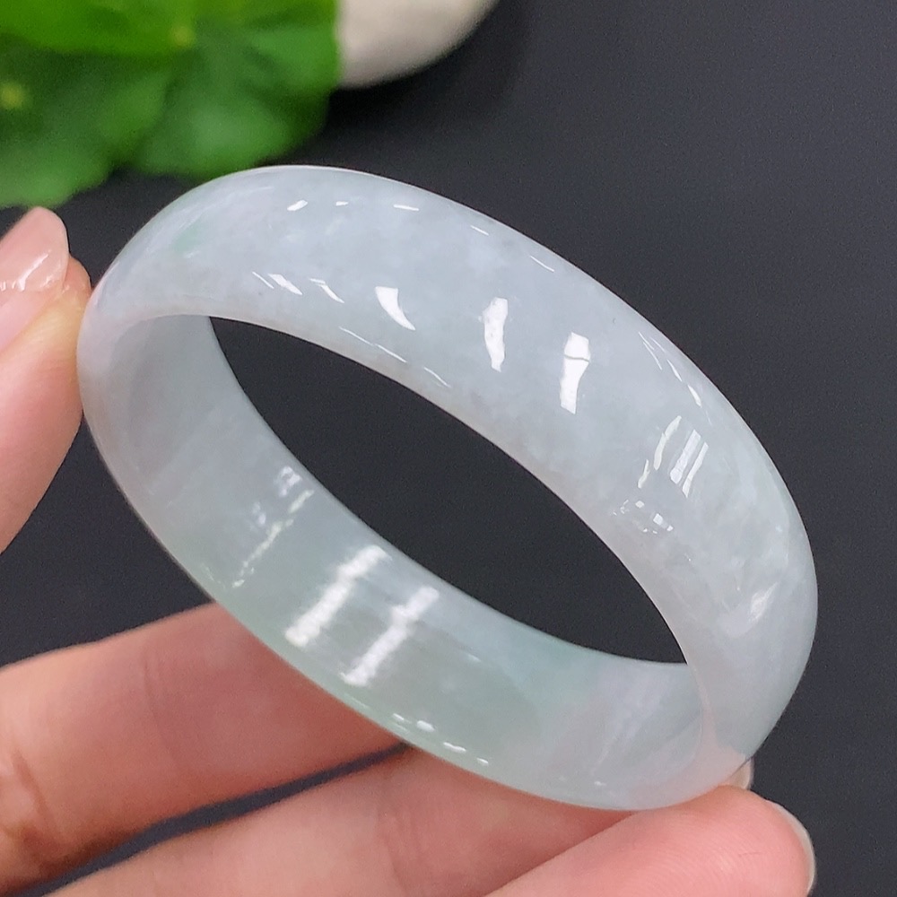 F29337141 Jadeite round bangle, total weight approximately 20.4g, size 46