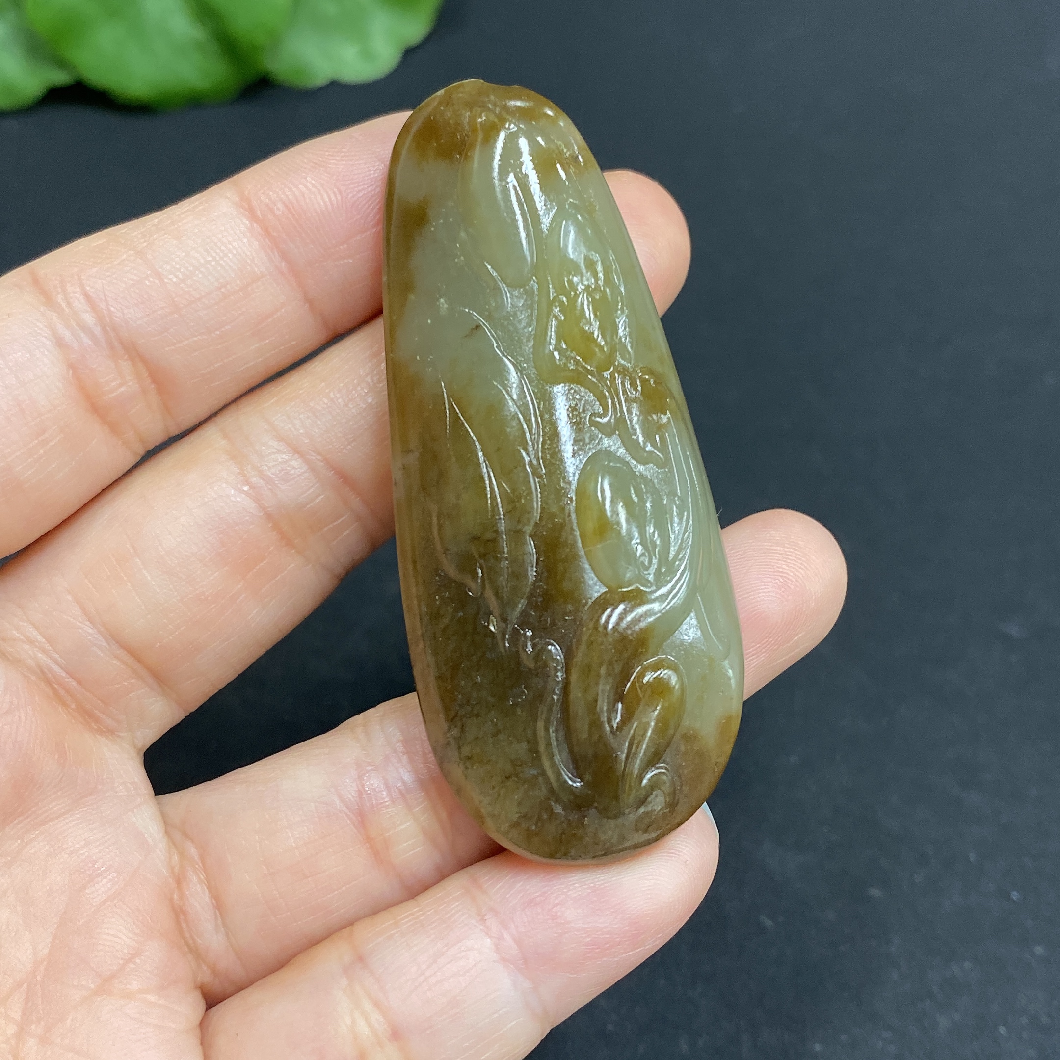 H32813924 Hetian Jade Pendant - Auspicious Monkey Offering Blessings