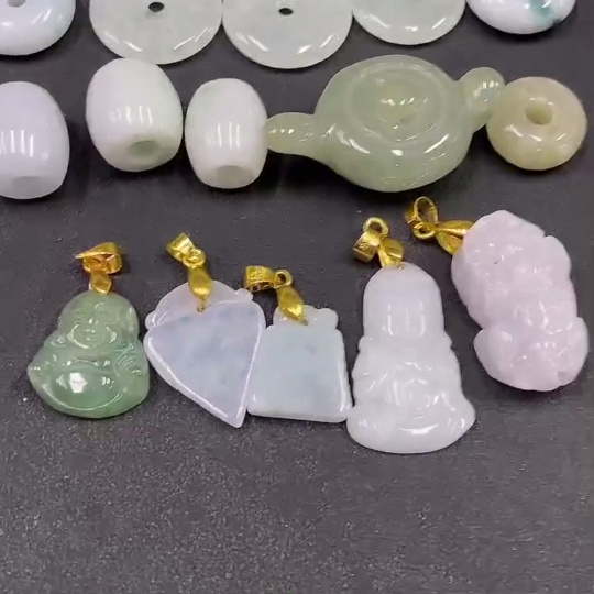 F14571884 Jadeite pendant non-gold inlaid