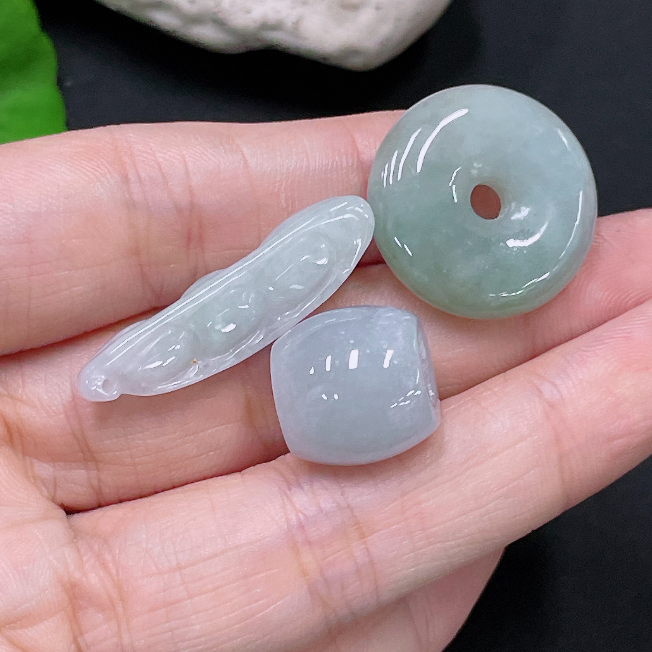F33892325 Jadeite Pendants Sell as a Lot