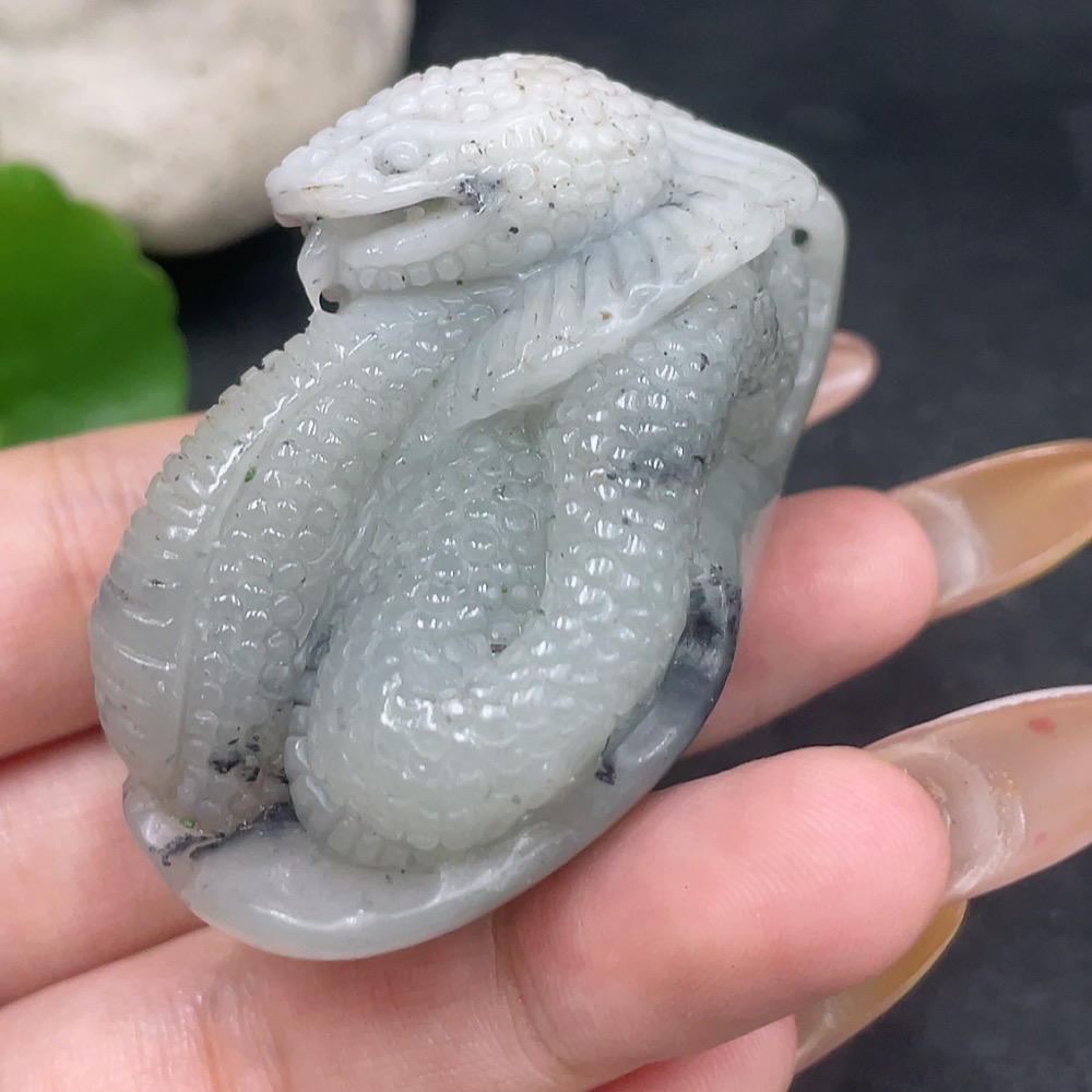 H32777278 Hetian Jade Handheld Piece - Snake - Undetermined Skin Color Origin - Contains Other Mineral Components - Total Weight Approx. 89.7g