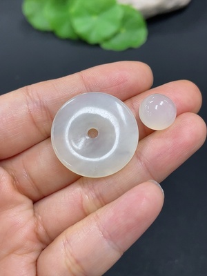 H40721939 岫玉（蛇纹石玉）挂件  平安扣   蛋面   货品总重约5g