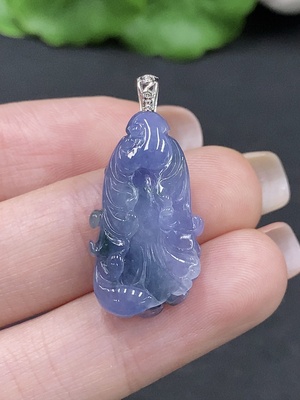 F27124324 Jadeite Cabbage Pendant with 18K Gold Clasp, Total Weight Approximately 3.7g
