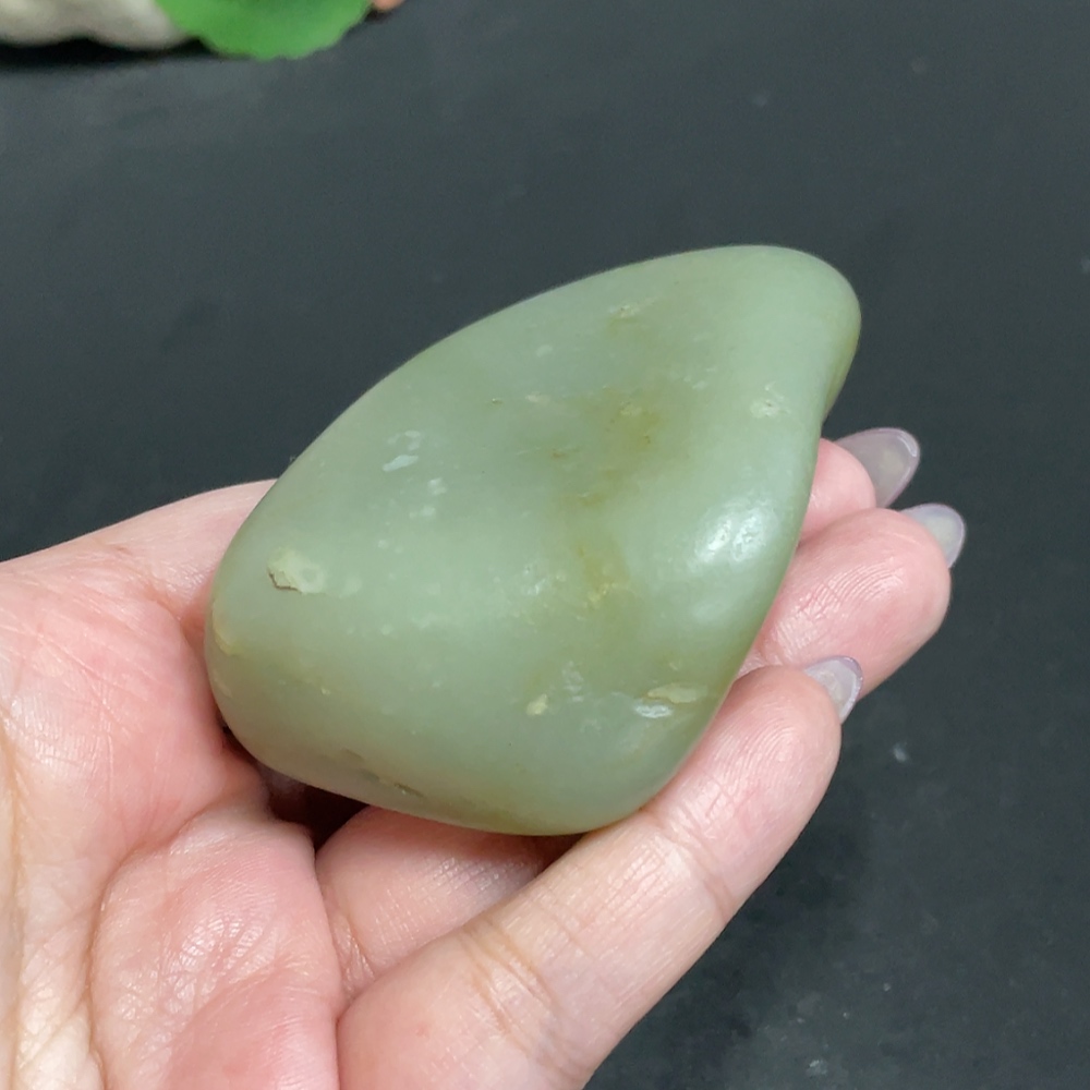 H33863294 Hetian Jade with other mineral components, undetermined skin color origin, total weight approx. 152.4g