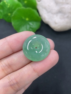 F46550347 翡翠挂件平安扣 货品总约重4.42g