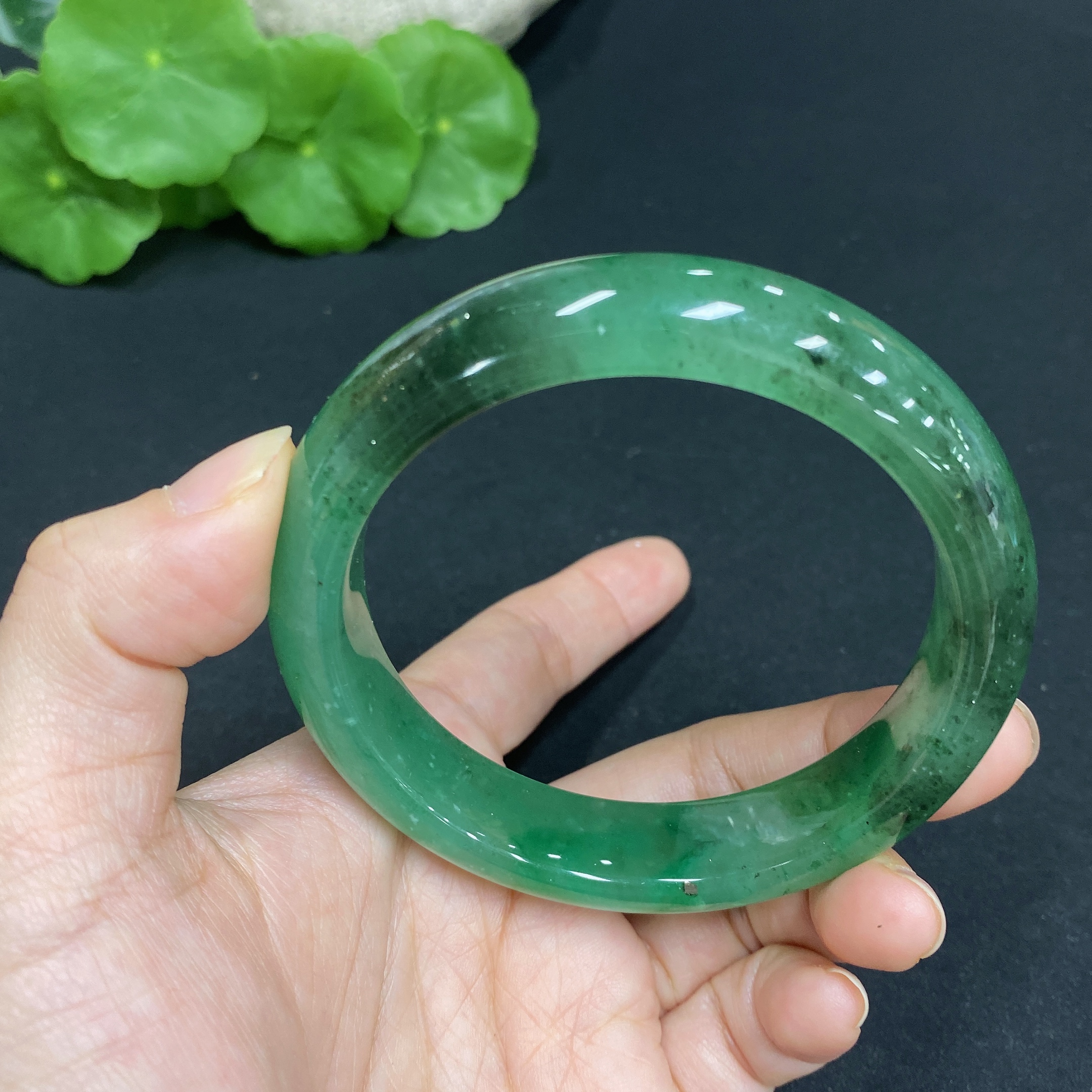 H34015821 African Emerald (Dulong Jade) Round Bracelet