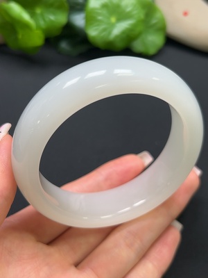 H42980471 和田玉正圈手镯 圈口58.8mm 总重约86g