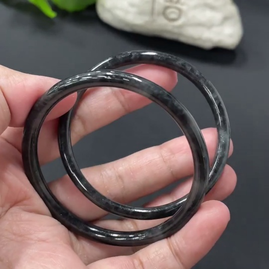 F32769969 Jadeite Round Bangle Size 50.8