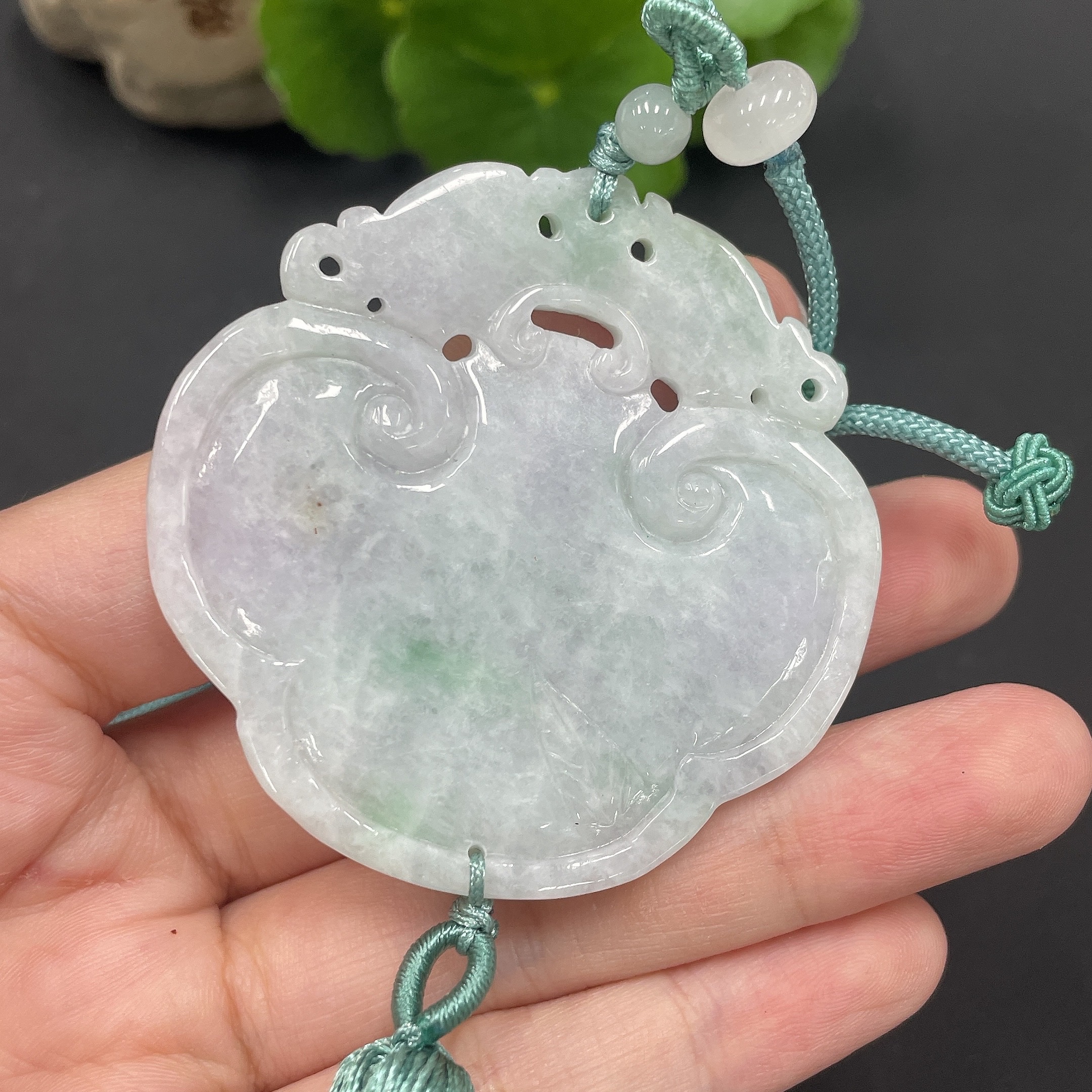 F06823916 JadeitePendant 'Flowers Blooming and Wealth Flourishing'