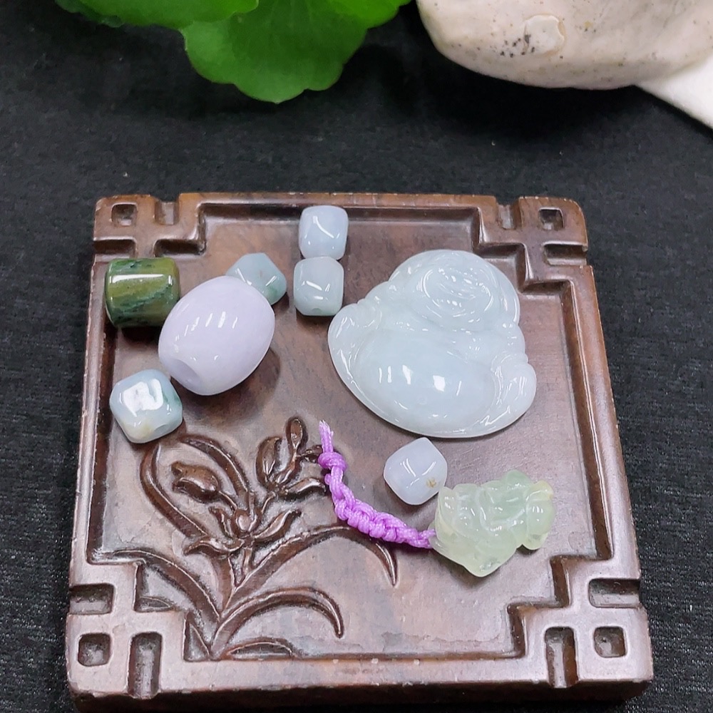 F32709849 Jadeite Pendants Sell as a Lot