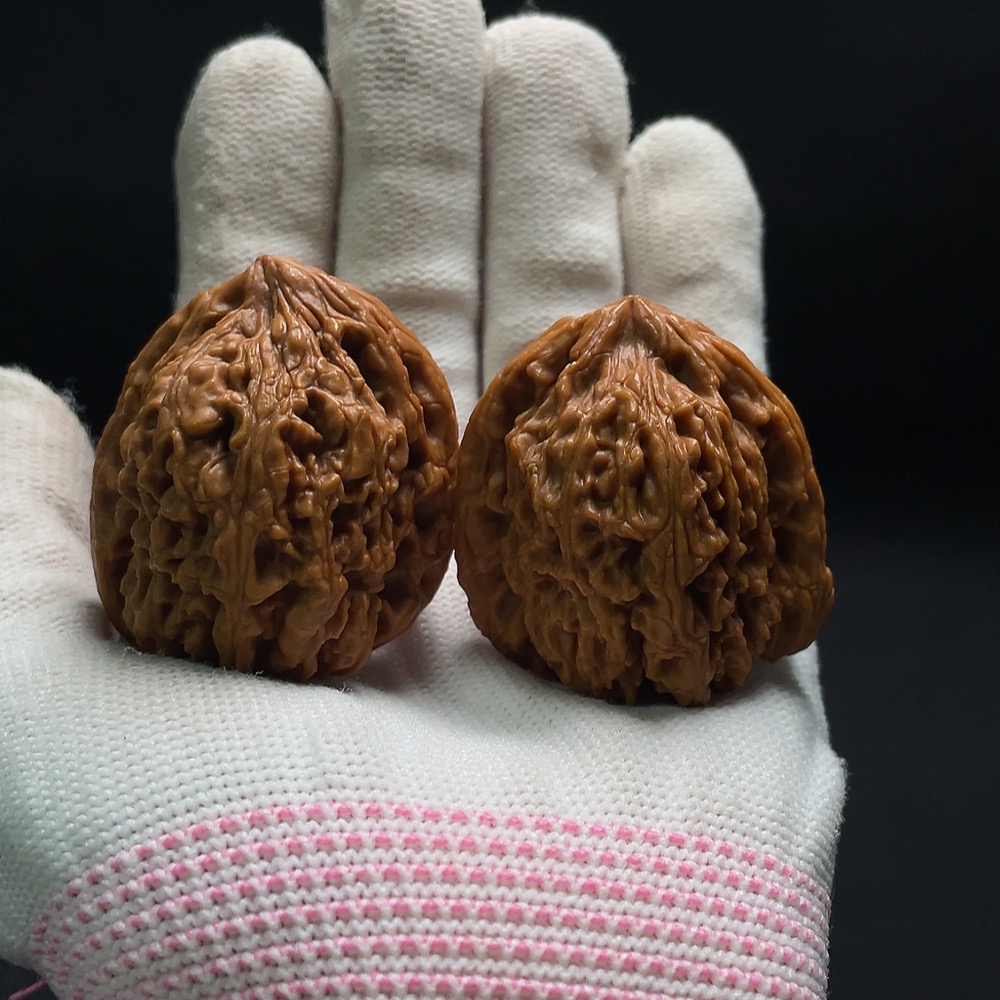 W34987339 Walnut Total weight about 42.02g Size about 39mm