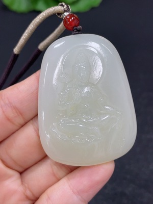 H46531172 和田玉挂件   观音    货品总重约（含绳）39.7g