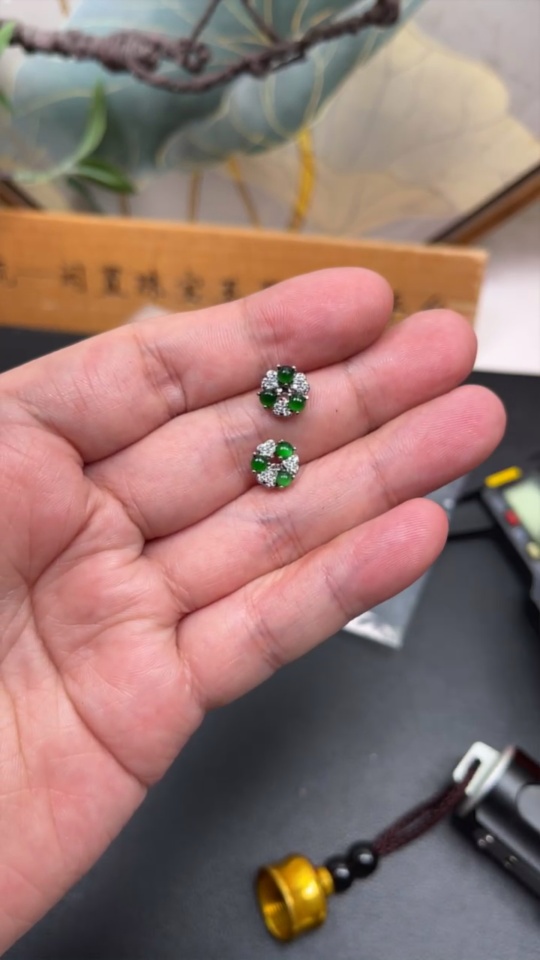 F34034151 Jadeite cabochon stud earrings, non-gold setting, total weight approx. 1.3g