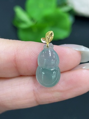 F41950056 翡翠挂件  葫芦  扣头18k 货品总重约1.11g