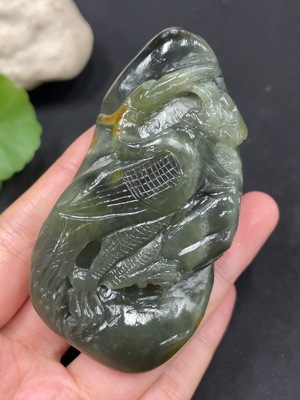 H30521724 和田玉手把件  仙鹤  皮色成因未定      货品总重约126.5g