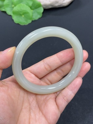 H42953579 和田玉圆条手镯 圈口58.8 货品总重约43.4g