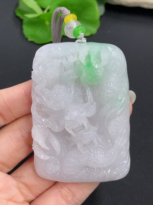 F41950045 翡翠挂件 龙牌 含绳货品总重约80.97g