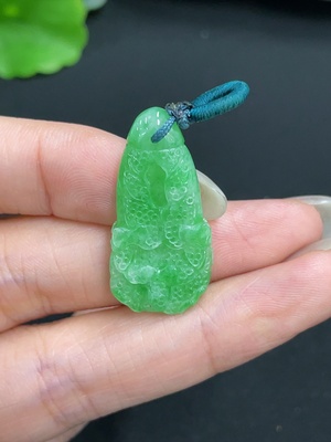 F41949838 翡翠挂件 白菜 货品总重约4.09g