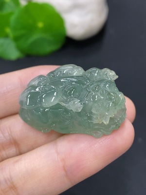 F46615577 翡翠貔貅挂件 货品总重量约19.6克