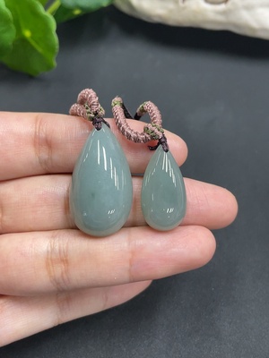 F08347818 Jadeite Pendants Sell as a Lot