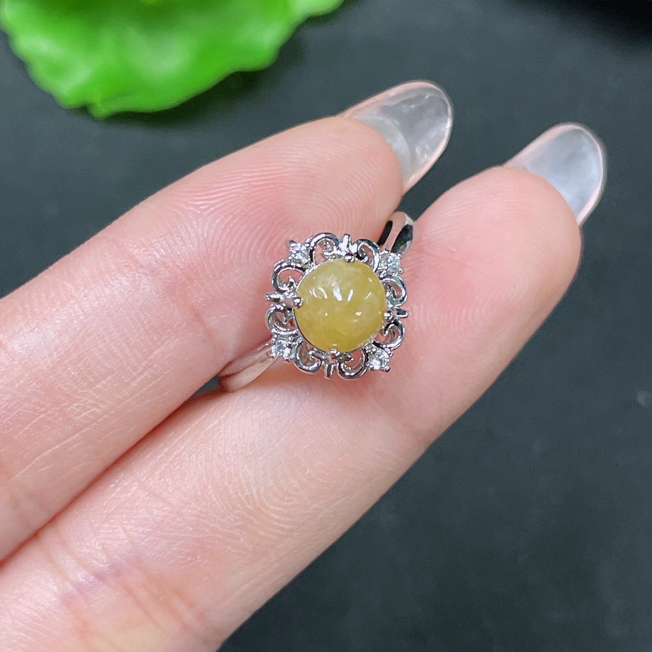 F34021871 Jadeite inlay piece Non-gold Adjustable Color origin undetermined Total weight approx. 2g