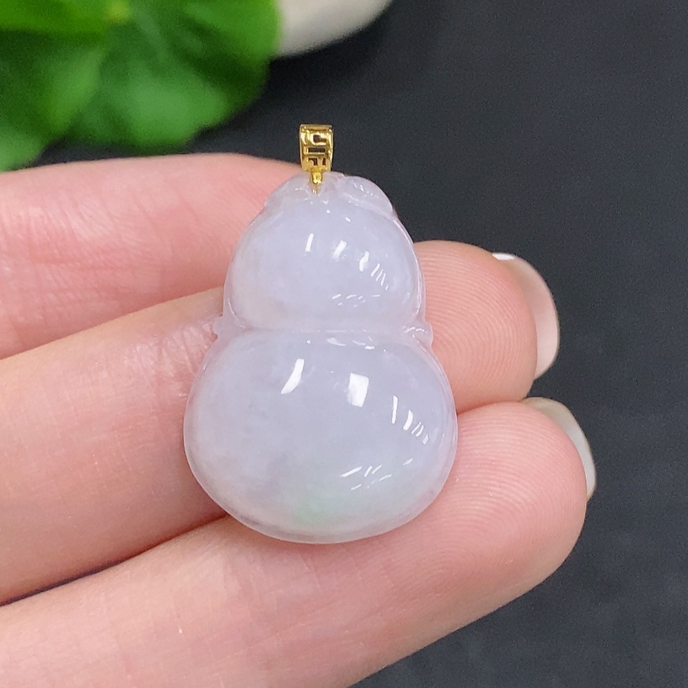 F34035262 Jadeite Gourd Pendant with 18k Gold Clasp, Total Weight Approx. 4g