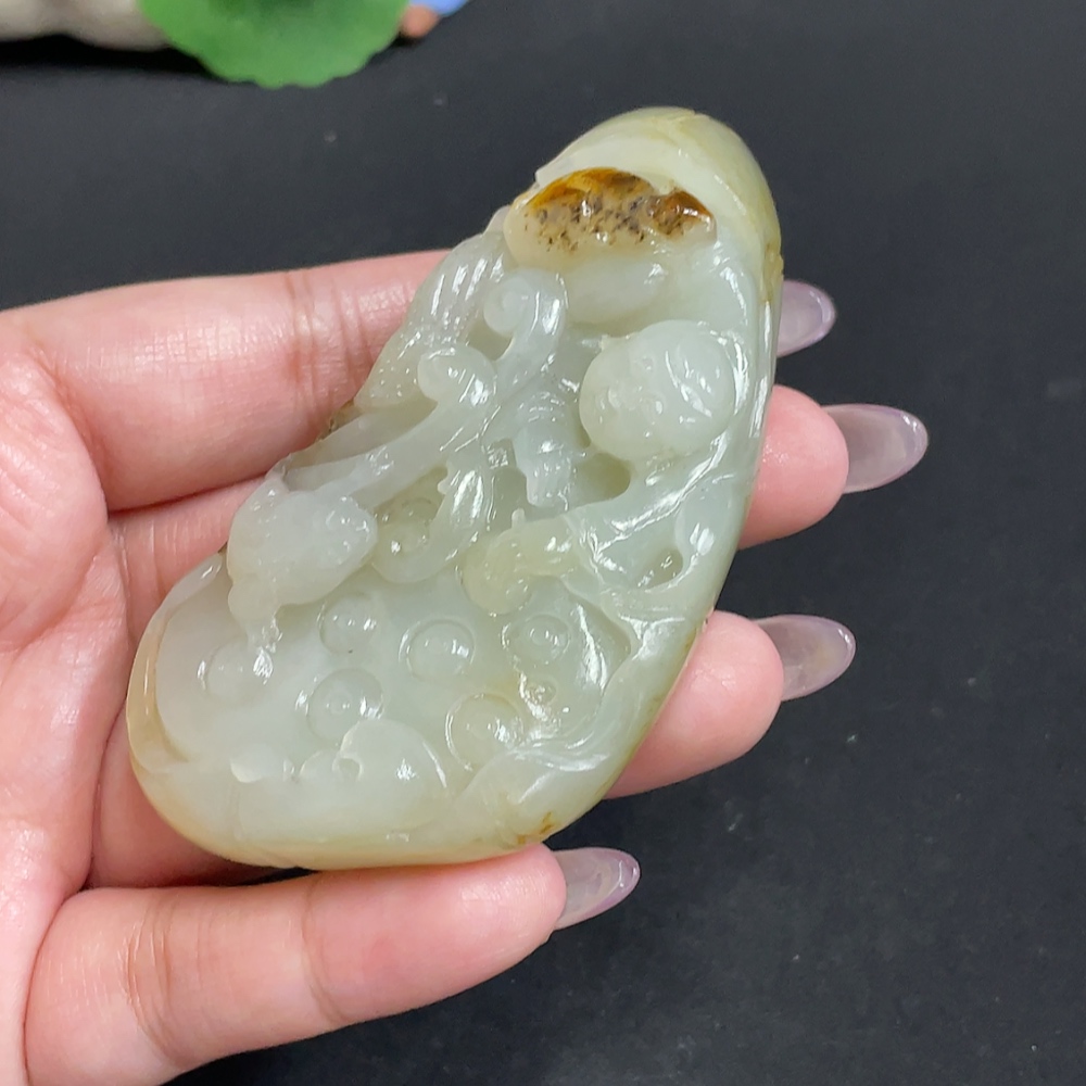 H33932205 Hetian Jade Handheld Ornament "Fortune Croaking In