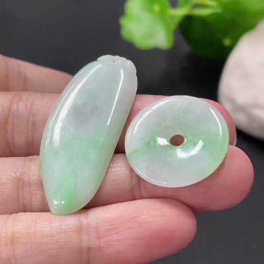 F34019628 Jadeite Pendant Peace Button Blessing Melon