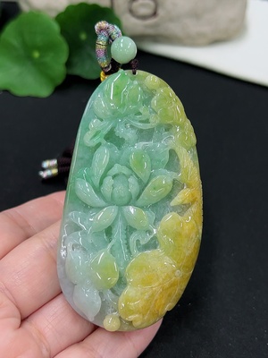 F41942076 翡翠花开富贵挂件 货品总重约62.7g 有收藏证书