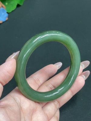 H27062016 Hetian Jade Round Bangle