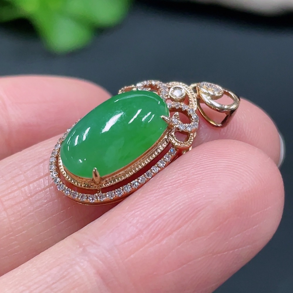 F25929324 Jadeite Cabochon Pendant with 18K Gold Mount, Total Weight Approx. 2.86g