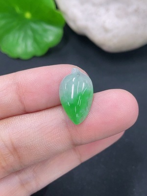 F46566145 翡翠福瓜镶嵌件 货品总重约1.12g