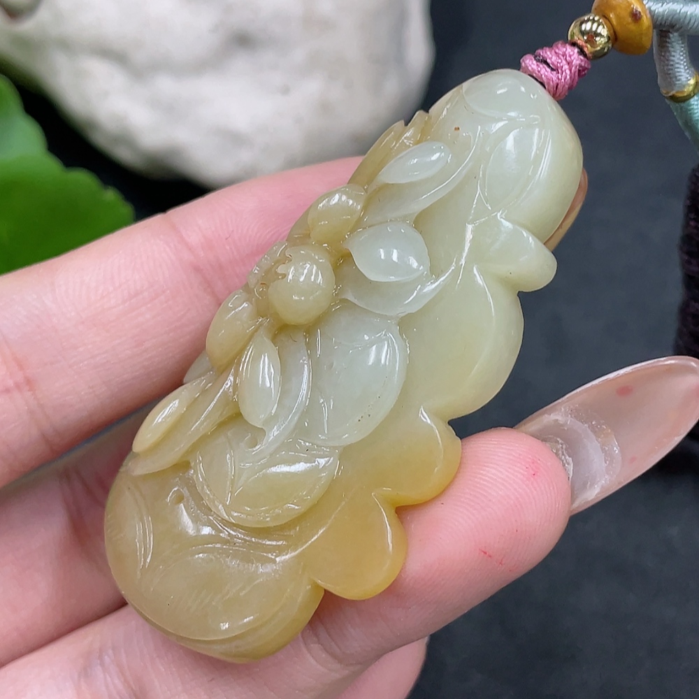 H32823686 Hetian Jade Pendant Lotus