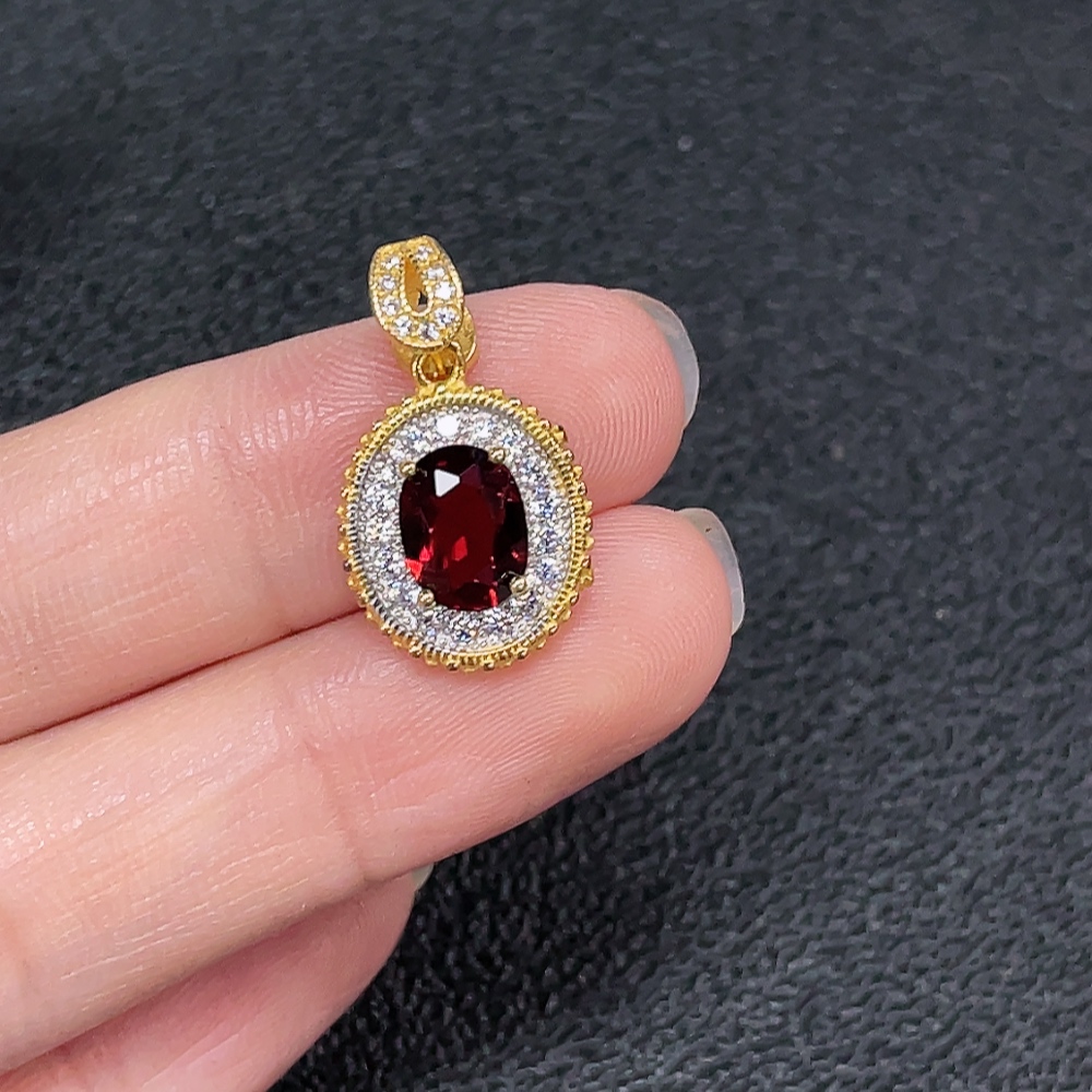 C34006229 Garnet pendant non-gold total weight approx. 2.10g