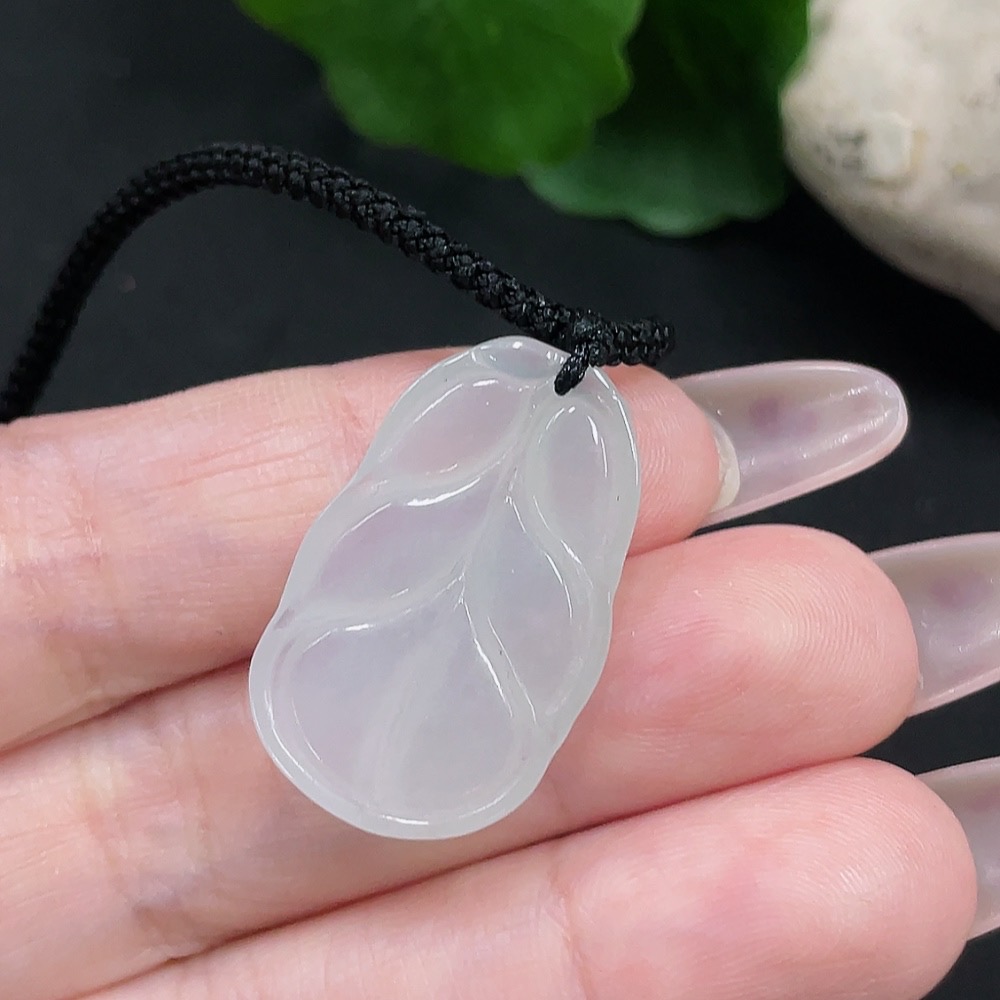 F34075639 Jadeite Leaf Pendant Total weight approx. 5.29g