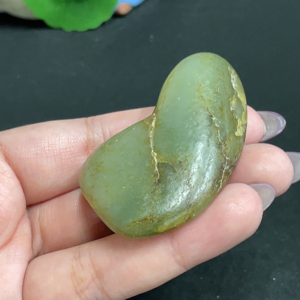 H32805959 Hetian Jade, undetermined origin of skin color, total weight approx. 48.1g