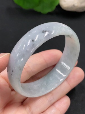 F30485265 翡翠正圈手镯  51.9圈口  货品总重约33克