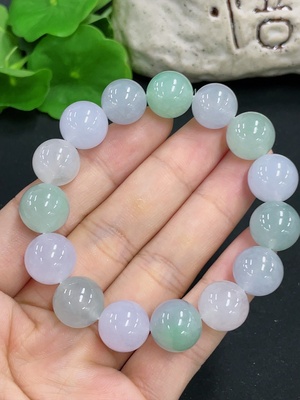 F46490529 翡翠手串   货品总重约48g  卡12.2mm左右