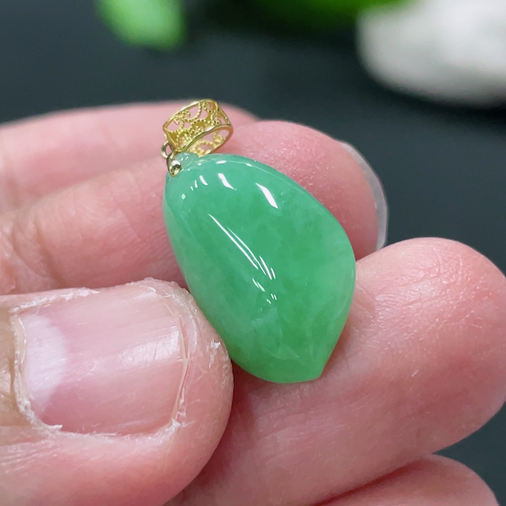 F33935235 Jadeite Peach Pendant with 18K Gold Clasp, Total Weight Approx. 1.68g