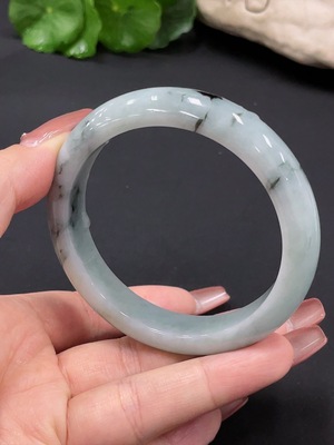 F27097026 翡翠正圈手镯 圈口57.5 货品总重约55.72g 含其他矿物成分